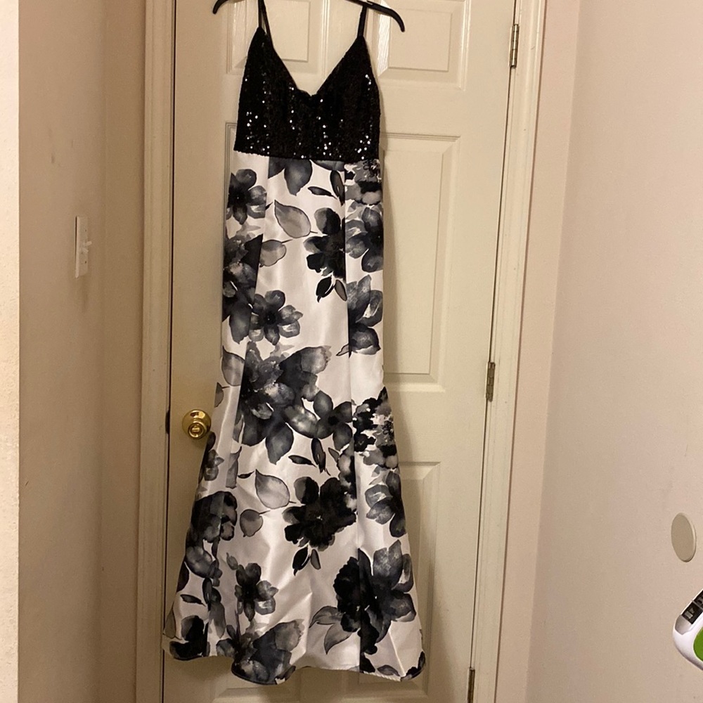 Wendye Chaitin Black and White floral mermaid prom dress